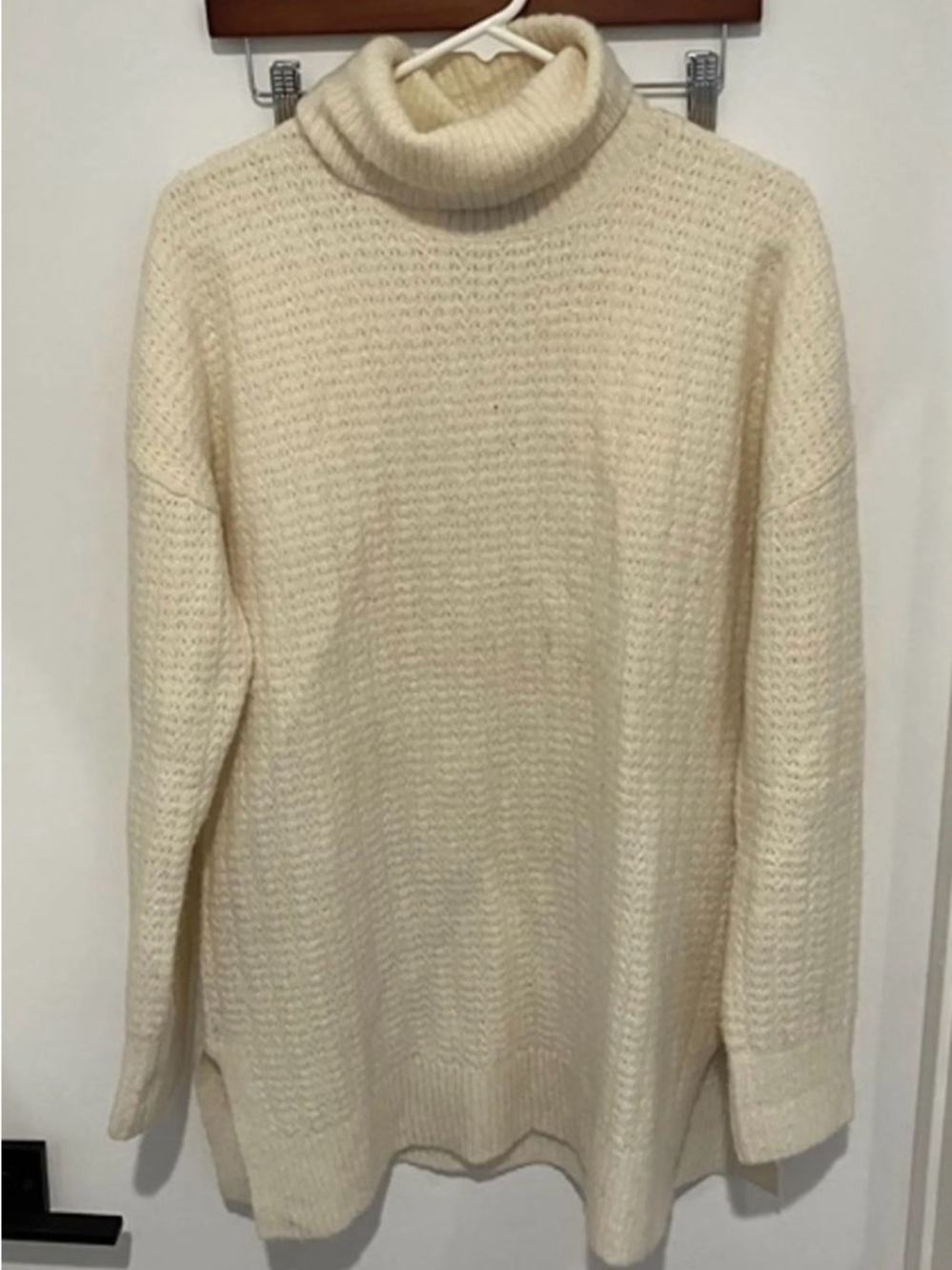 Theory cream wool sweater waffle cable textured top